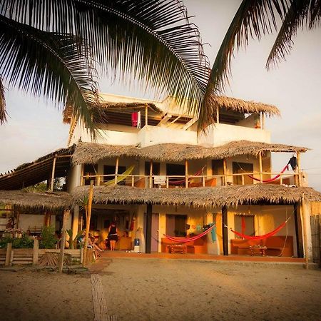 Beach Front Bungalows At The Coconut กานัว ภายนอก รูปภาพ