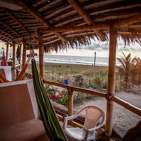 Beach Front Bungalows At The Coconut กานัว ภายนอก รูปภาพ